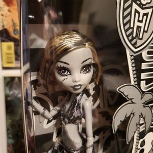 Monster High Frankie B&W